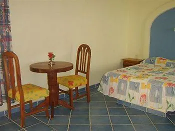 Hotel Colonial Playa Del Carmen 2*,